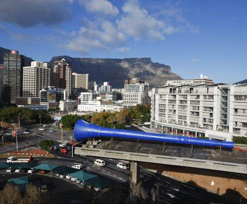 Vuvuzela gigante pronta a soar na Cidade do Cabo 938x596