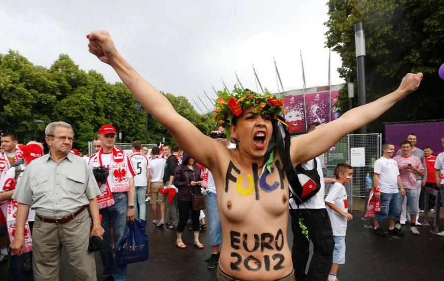 FEMEN, PROTESTAM NUAS E FALAM AO MAISFUTEBOL: «NÃO PARAREMOS»