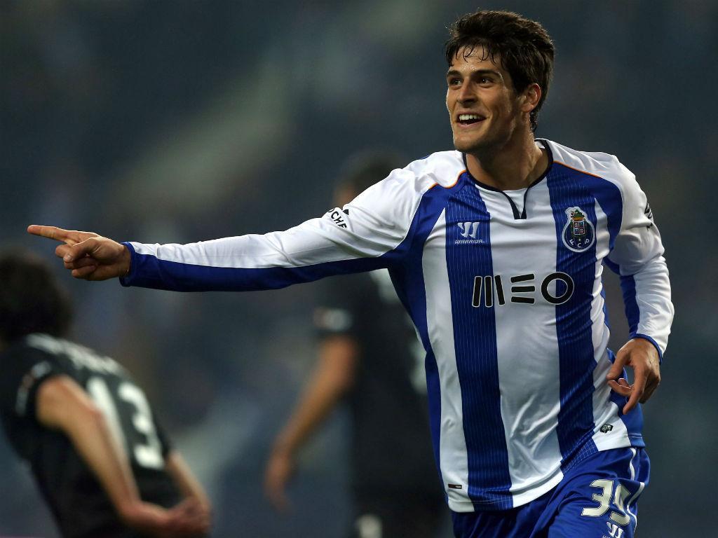 FC Porto: Gonçalo Paciência entra nas contas de Nuno
