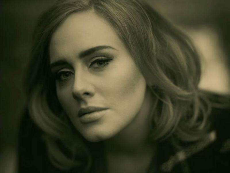 Adele (reproduction XE7 & #; & # XE3; Youtube)
