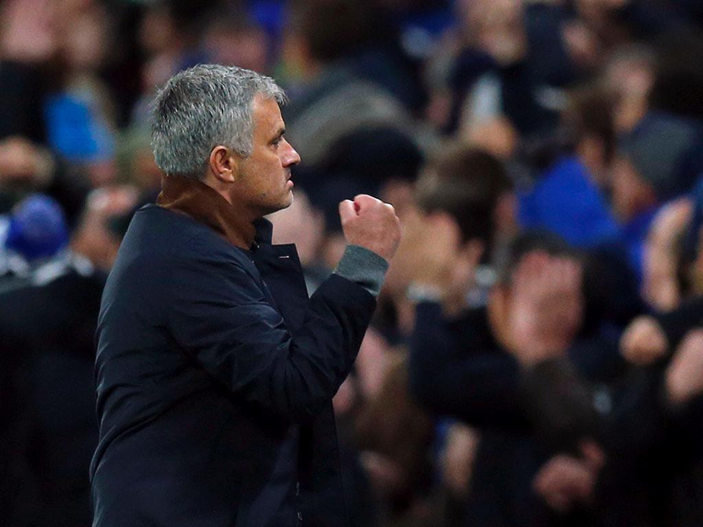 José Mourinho despedido do Chelsea, noticia a BBC