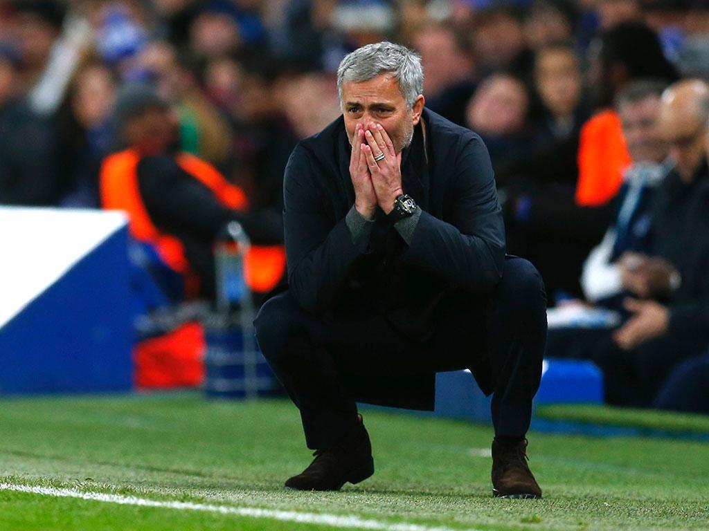 OFICIAL: José Mourinho já não é treinador do Chelsea