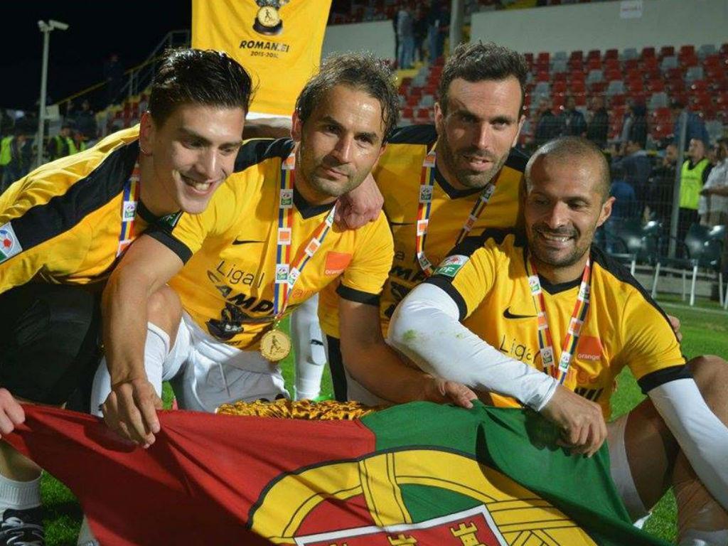 Quatro portugueses no campeão inédito do desenrascanço
