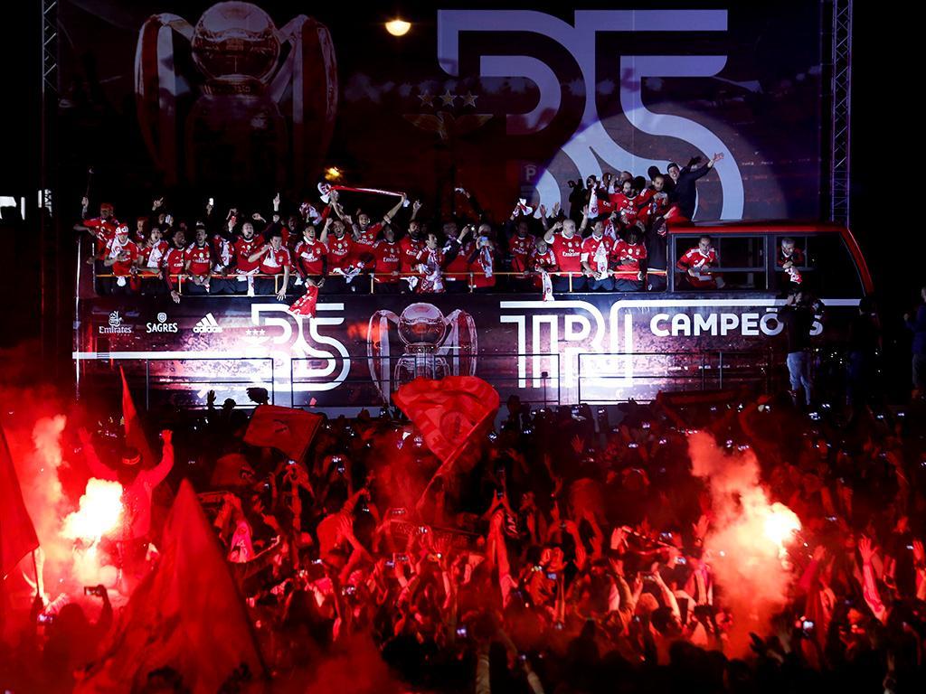 Benfica: mar vermelho na festa do Marquês