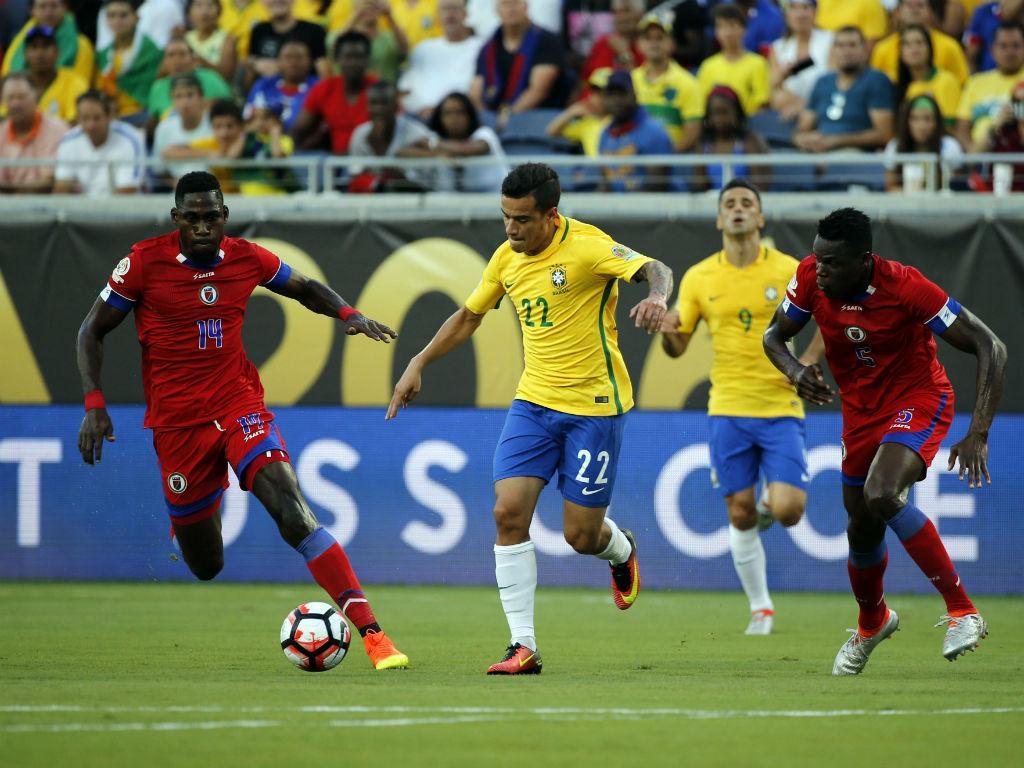 Copa América: Brasil goleia Haiti por 7-1, com assistência de Jonas