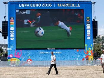 Aí está o Euro 2016: a bola já a rolar desde Pogba até Müller