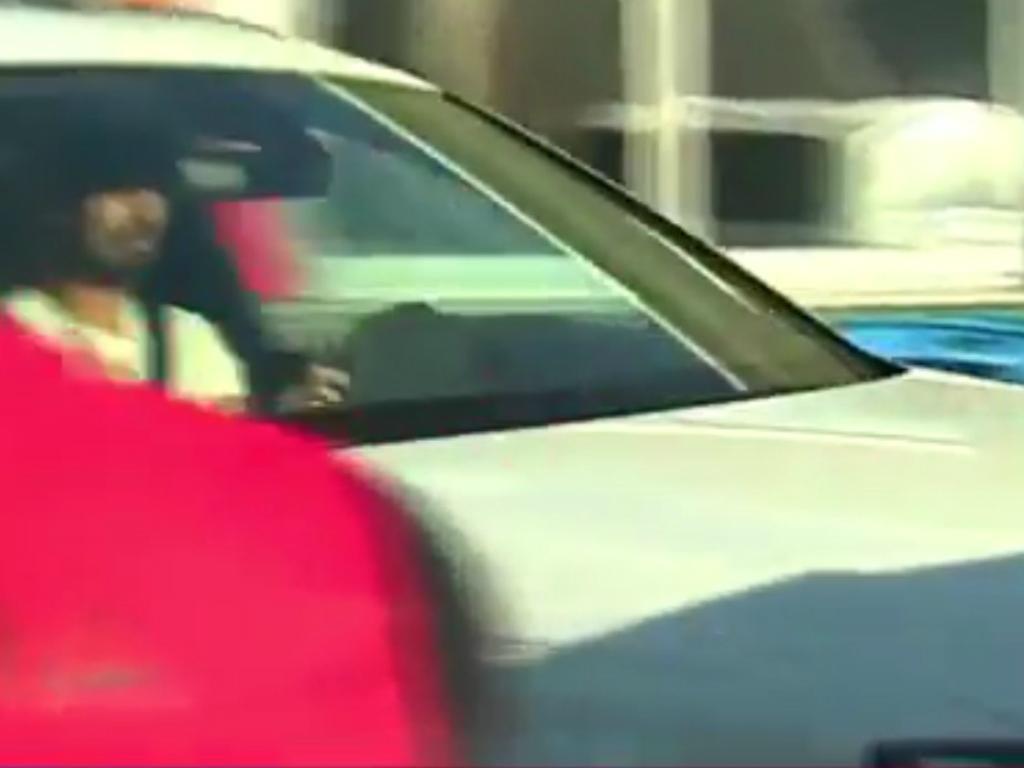 Vídeo: André Gomes bateu no carro de Suárez à saída do treino