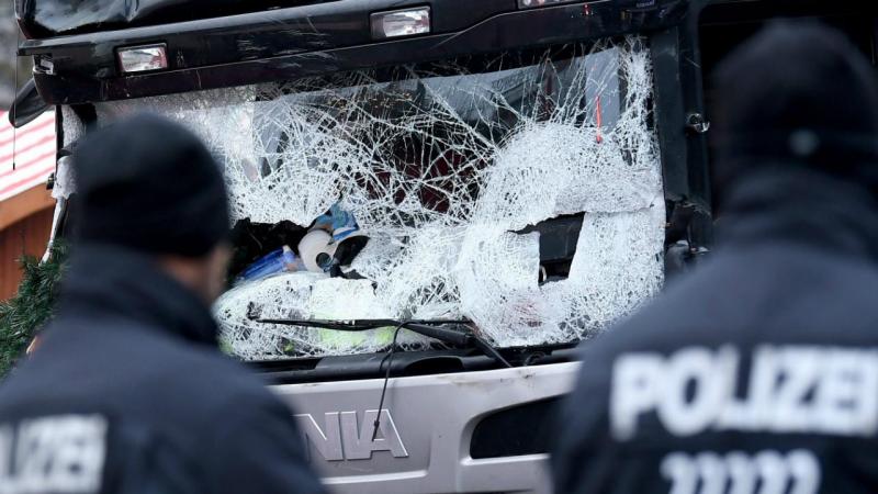 Berlim: camião usado no ataque removido do local