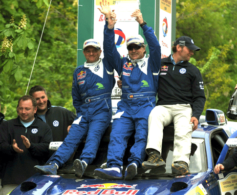 Carlos Sainz festeja vitória na primeira edição do Dakar Series