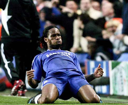 Drogba festeja golo, Chelsea-Liverpool, meia-final da Liga dos Campeões em Stamford Bridge