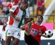 Estrela-Benfica: Wagnão mais alto que Nuno Gomes (Foto António Cotrim(Foto Lusa)