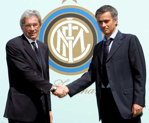 Mourinho apresentado no Inter (Foto EPA)