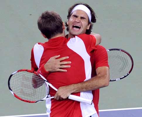 Roger Federer e Stanislas Wawrinka festejam ouro olímpico em pares