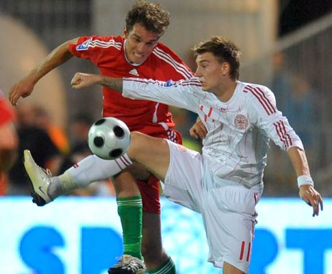 Juhasz e Bendtner, Hungria vs Dinamarca