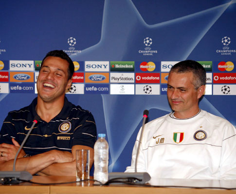 José Mourinho e Julio César na antevisão do Anarthosis-Inter