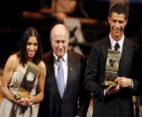 Ronaldo e Marta posam com Blatter