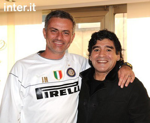 Mourinho e Maradona, dois «gigantes» do futebol