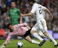 Higuain passa por Ricardo para o primeiro golo do Real Madrid