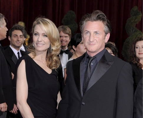 Sean Penn com a mulher Robin Wright Penn na 81ª gala dos Óscares (EPA)
