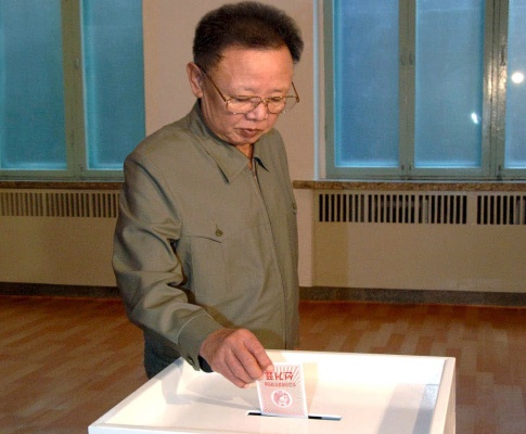 Kim Jong-il vota nas legislativas norte-coreanas