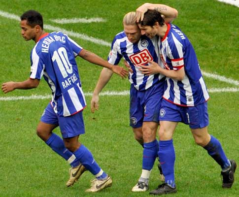 Raffael, Voronin e Friedrich comemoram golo do Hertha