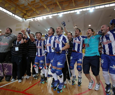 F.C. Porto festeja o título nacional de hóquei em patins
