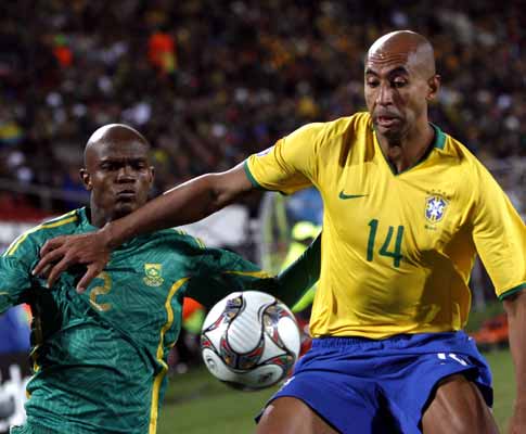 Luisão durante o Brasil-África do Sul, meias-finais da Taça das Confederações