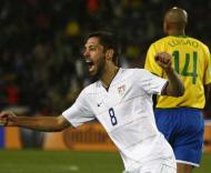 Clint Dempsey festeja golo dos Estados Unidos ao Brasil