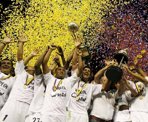Once Caldas festeja conquista do campeonato colombiano