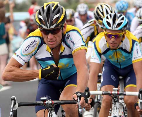 Lance Armstrong em destaque na Astana à frente de Contador