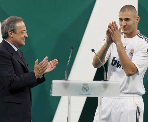 Depois de Kaká e Ronaldo, Florentino Pérez apresentou Benzema
