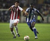 Varela (F.C. Porto) e Braga (Leixões) na luta pela bola
