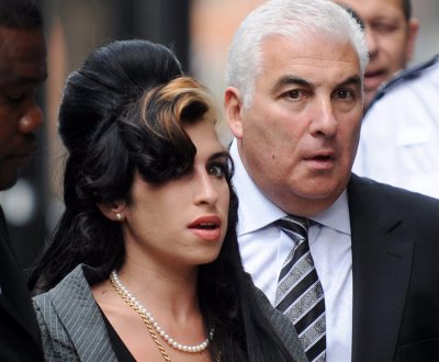 Amy Winehouse apresenta-se em tribunal