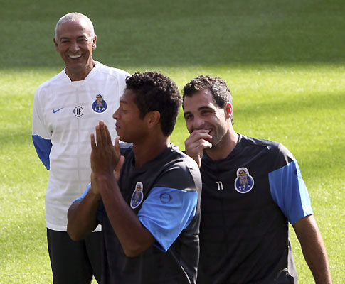 F.C. Porto: sorrisos no treino
