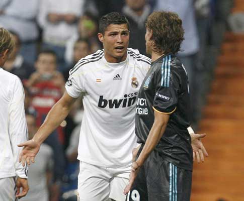 Ronaldo discute com Heinze no Real Madrid-Marselha