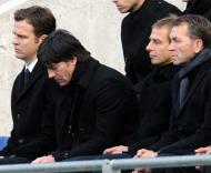 Bierhoff, Joachim Loew, Klinsmann e Koepke no funeral de Enke