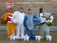 Jogadores do Arsenal vestem-se de animais