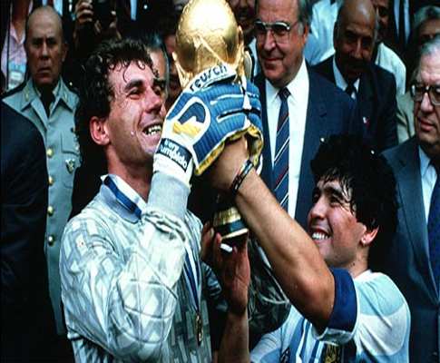 Nery Pumpido e Diego Maradona