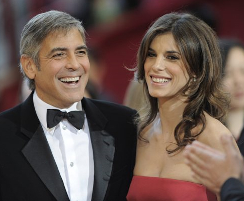 George Clooney e Elisabetta Canalis nos Óscares 2010 (Foto: Andrew Gombert/EPA)