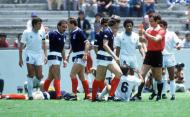 Mundial 1986: Batista expulso aos 53 segundos no Uruguai-Escócia! (foto Atlântico Press/Picture Alliance/DPA)