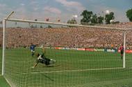 Mundial 1994: Baggio falha o penalty que dá o título ao Brasil (Atlântico Press/Press Association)