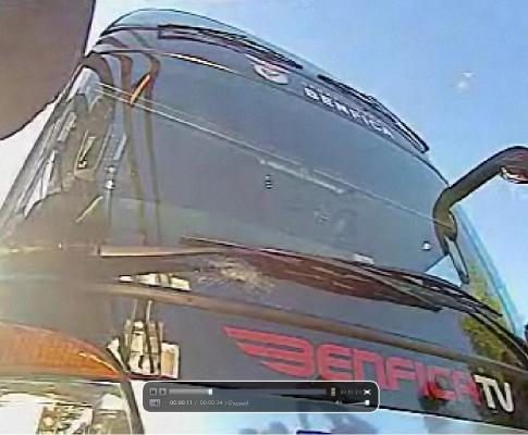 Autocarro do Benfica apedrejado a caminho do Porto