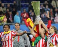 Maio: At. Madrid ganha a Liga Europa: Simão com a Taça
