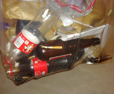 Cerveja vendida em garrafas de vidro no Soccer City (foto: Nuno Travassos)