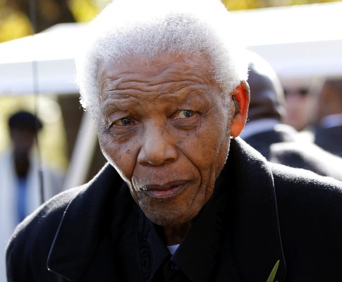Nelson Mandela no funeral da bisneta (Reuters)