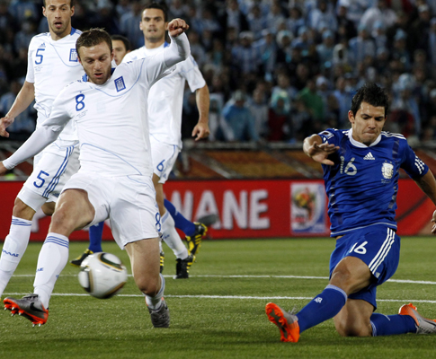 Mundial 2010: Grécia vs Argentina (EPA/JONATHAN BRADY)