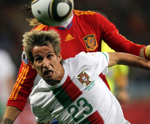 Mundial 2010: Espanha vs Portugal (EPA/OLIVER WEIKEN)