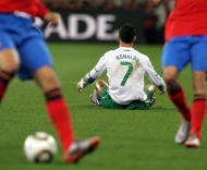 Mundial 2010: Espanha vs Portugal (EPA/OLIVER WEIKEN)