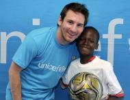 Lionel Leo Messi visita o Haiti (foto: Lusa/Epa)