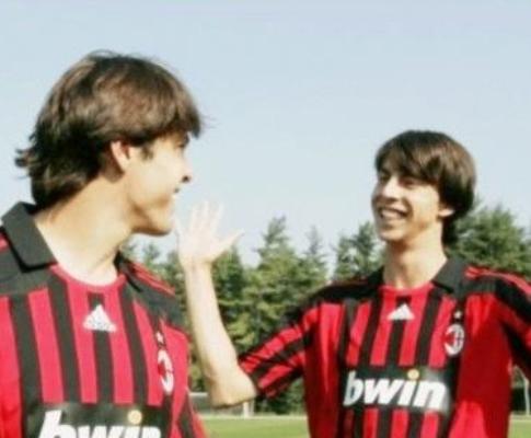 Kaká e Digão com a camisola do Milan